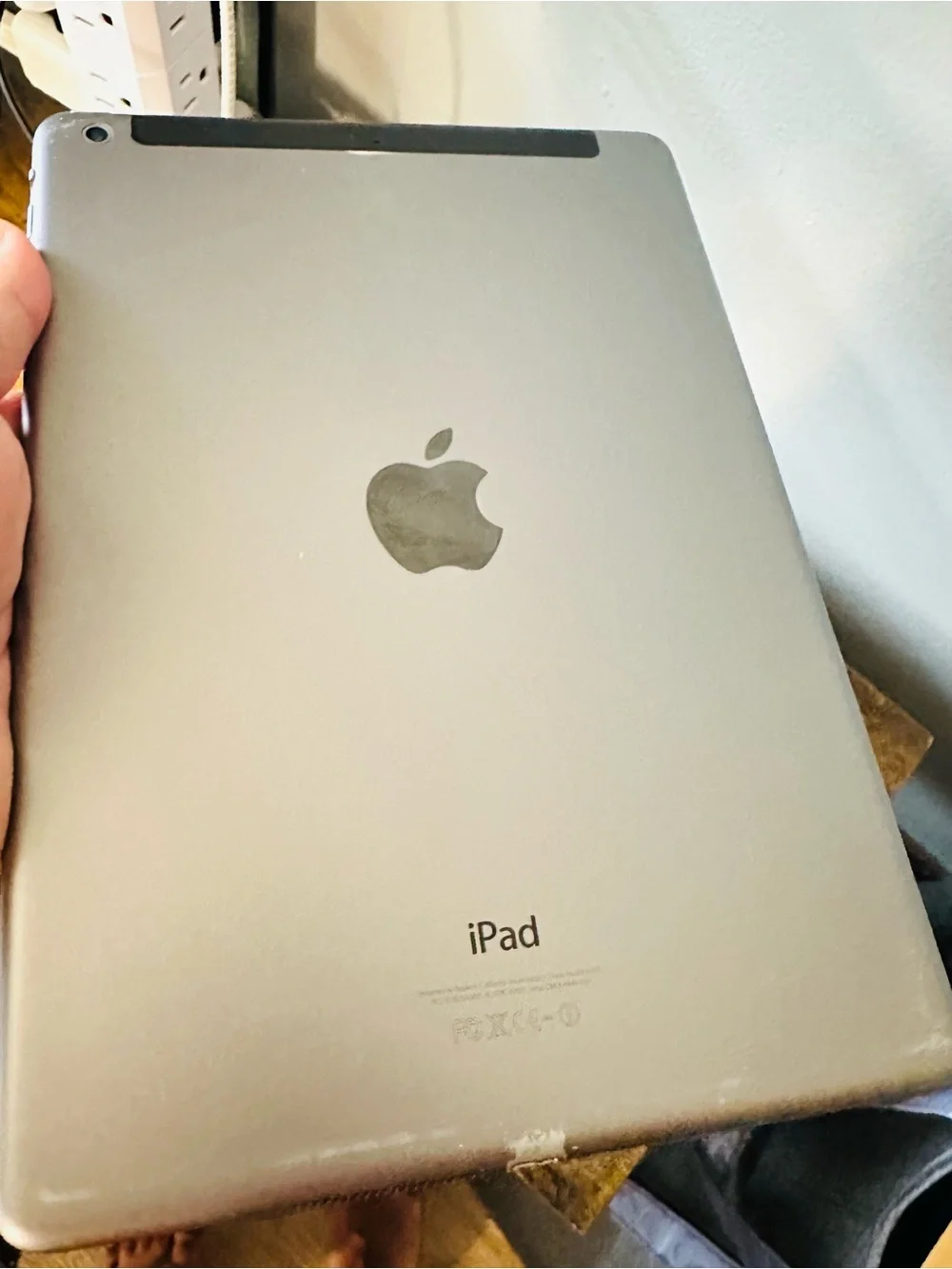 📱 iPad Air Wi-Fi + Cellular – 16GB – Excellent Condition
